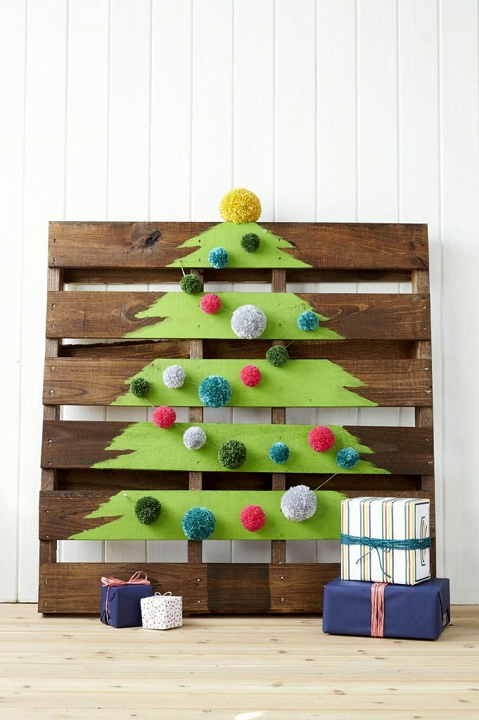 Five DIY Christmas Decorations Made From Reclaimed Wood